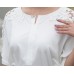 فستان أبيض قصير برقبة دائرية وأكمام قصيرة جميل و أنيق