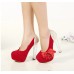 حذاء أحمر مزين بكعب كريستالي لامع مع فيونكة رائعة