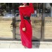 فستان أحمر طويل بأكمام طويلة واكتاف عارية يأتي مع حزام