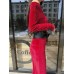 فستان أحمر طويل بأكمام طويلة واكتاف عارية يأتي مع حزام
