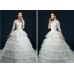 فستان زفاف رائع باللون الأبيض مزين بالدانتيل الناعم ذات أكمام قصيرة يمنحكي إطلالة الاميرات