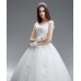 فستان زفاف أبيض مزخرف ذات أكمام قصيرة وخصر عالي يمنحكي إطلالة الاميرات