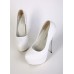 حذاء أبيض أنيق بتصميم كلاسيكي رائع ذو كعب عالي مدبب 