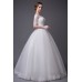 فستان زفاف أبيض بأكمام قصيرة مزين بالدانتيل الناعم بتصميم عالي الجودة