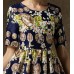فستان قصير راقي بتصميم كلاسيكي  مزين بطبعات ورود ذات أكمام قصيرة ورقبة ائرية