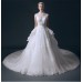 فستان زفاف طويل لون أبيض مطرز بدون أكمام بتصميم كلاسيكي رائع