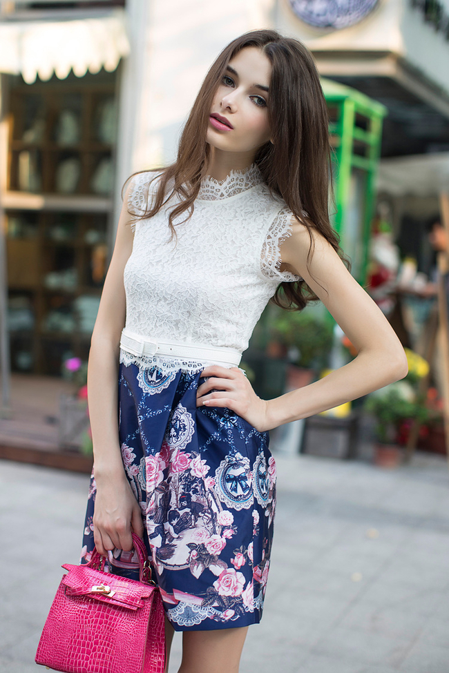 European2014NewestFashionCharmingLaceSplicingRoundCollarBackZipperSleevelessFlowerPrintingDress-YMT070213