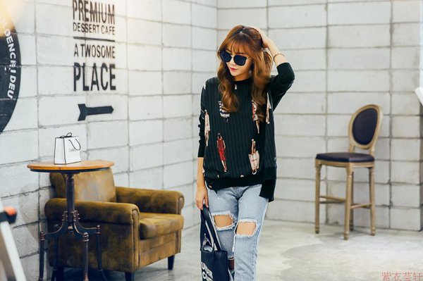 KoreanDesignWomenFloralPrintingLooseRoundNeckAsymetricalHemSweater-ZME100644