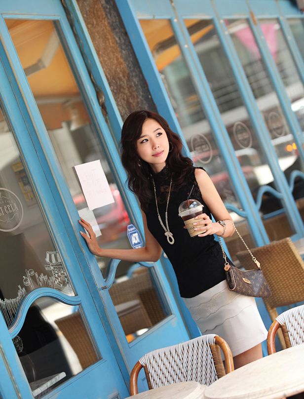 KoreanNewestLacePureColorLiningFittedBlackSleevelessBlouse-FR031103BA