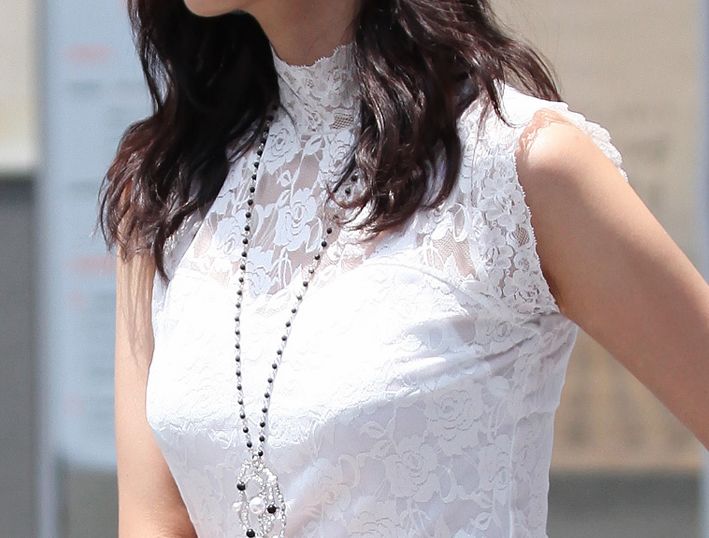 KoreanNewestLaceStandCollarLiningFittedWhiteSleevelessBlouse-FR031103WI