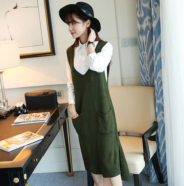 KoreanVNeckPocketLongKnittedDress-TZK072522